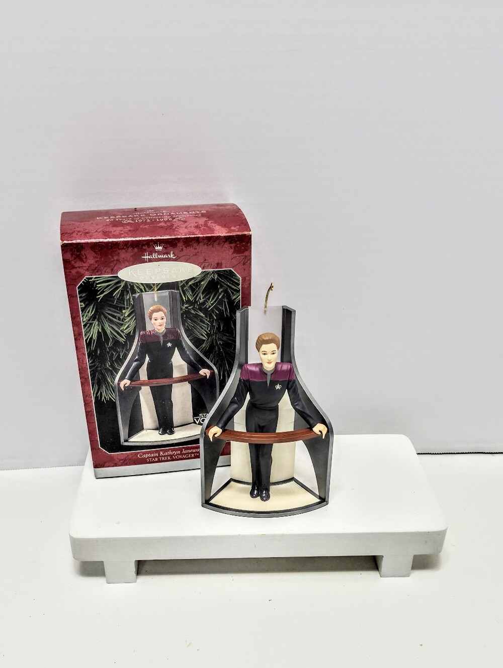 Hallmark Keepsake Captain  Kathryn Janeway Star Trek Uss Voyager ornament